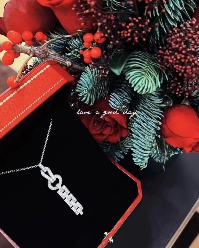 Ca*t1er necklaces
